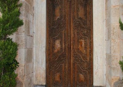 Dveře do kostela